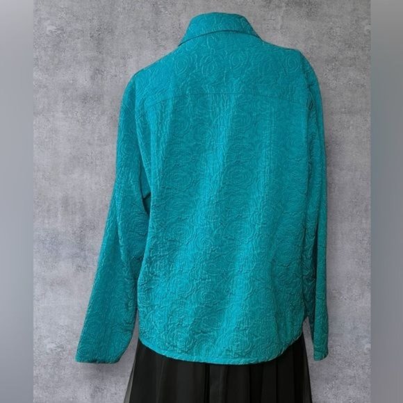 Chico’s Textured Button-Up Shirt – Size 2 - Picture 2 of 6